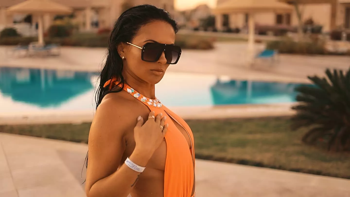 Piękna gwiazda disco polo pokazała się w skąpym bikini! Fanom opadły szczęki!